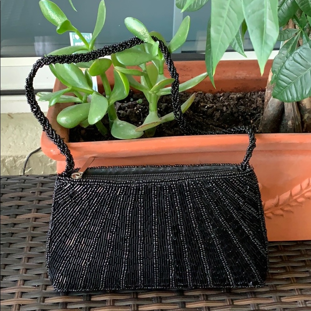 Super Cute & Petite Beaded Clutch 👛